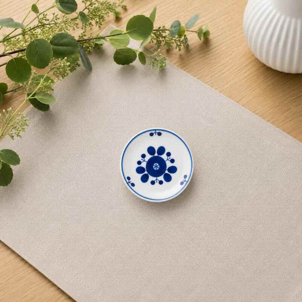Bloom Japanese Small Plate – Bouquet Design, Hand-Painted Floral Hasami Ware Porcelain, 11.5cm (4.5 in), Made in Japan