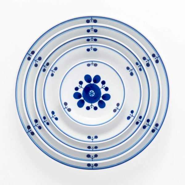 Bloom Japanese Small Plate – Bouquet Design, Hand-Painted Floral Hasami Ware Porcelain, 11.5cm (4.5 in), Made in Japan