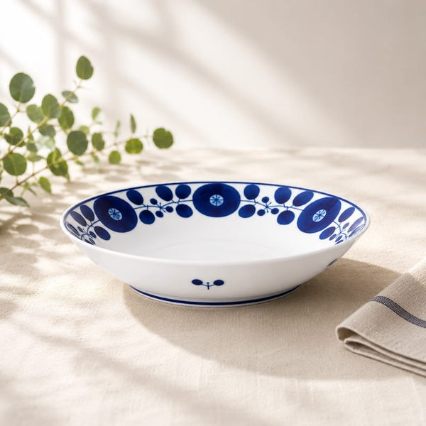 Bloom Japanese Deep Dish – Wreath Design, Hand-Painted Hasami Ware Porcelain, 20 cm (7.9 in), Made in Japan